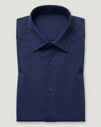 חולצת Signature Oxford בצבע נייבי — מקופלת
