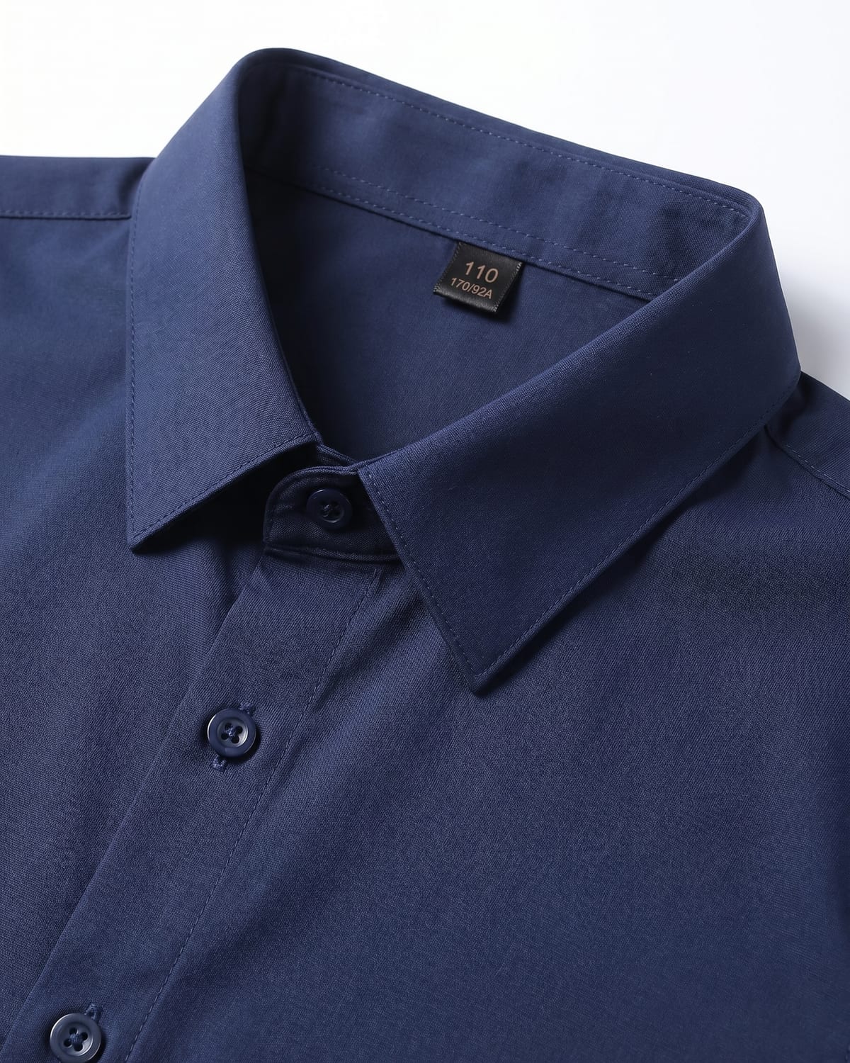 תקריב צווארון וכפתורים — חולצת Signature Oxford נייבי