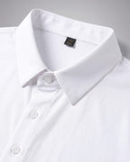 תקריב צווארון וכפתורים — חולצת Signature Oxford לבנה